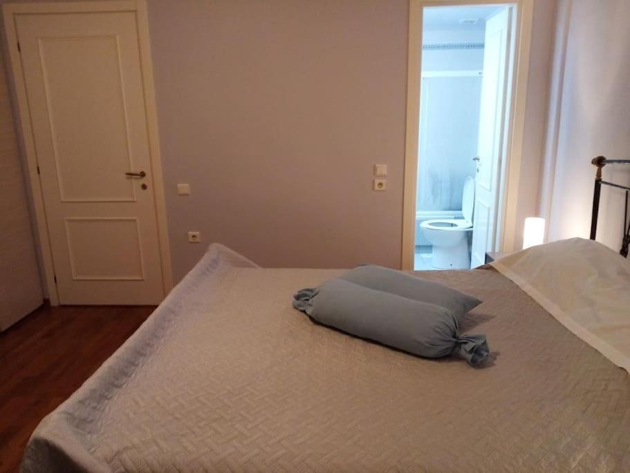 Appartement Τεσσαρι Στον Ναυτικο Ομιλο Χiου à Chios Town Extérieur photo