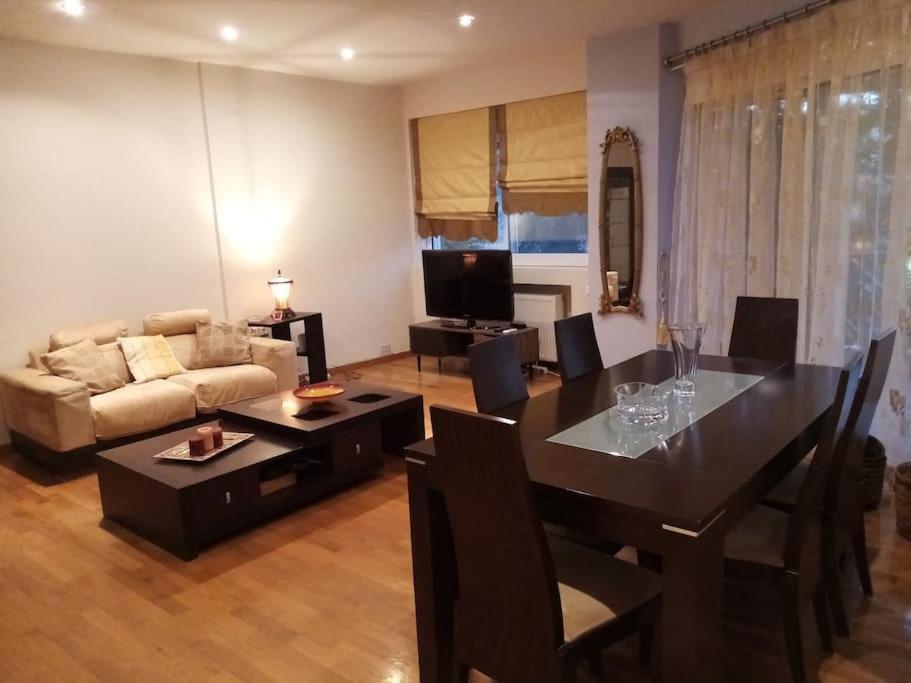 Appartement Τεσσαρι Στον Ναυτικο Ομιλο Χiου à Chios Town Extérieur photo